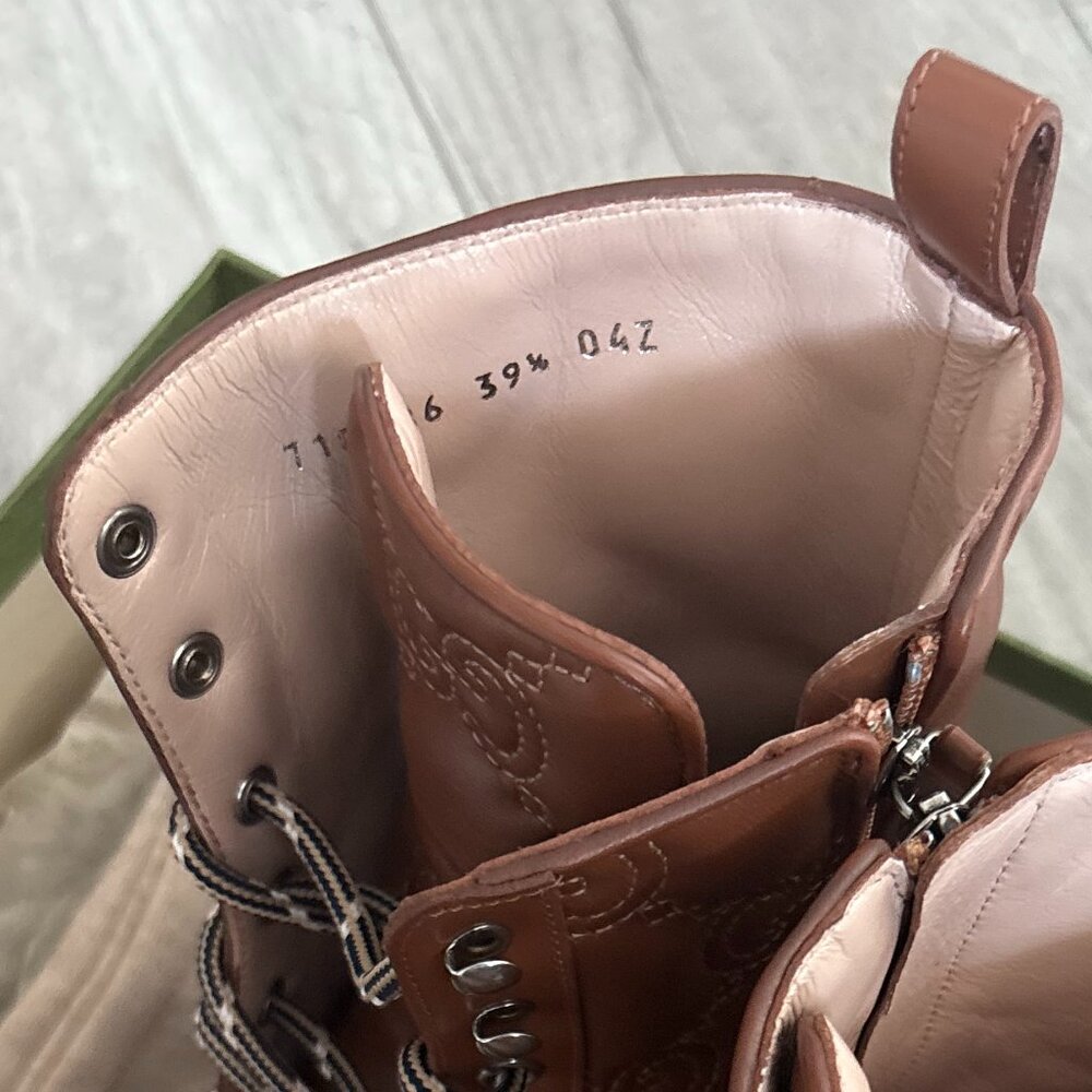Brand New Gucci GG Embossed Matelassé  Leather Lace-up Boot Size 39.5 - Picture 6 of 7